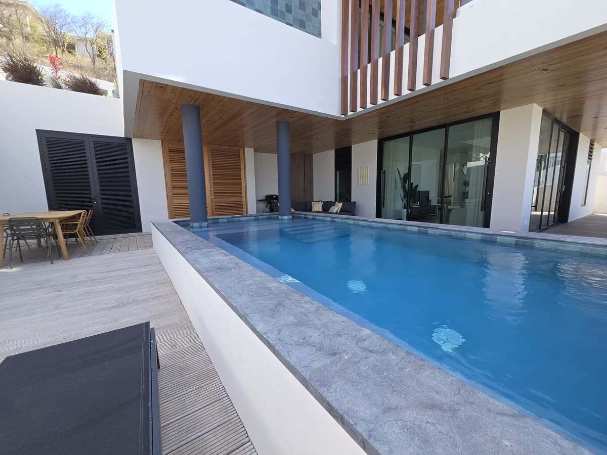 Blue Bay Paradise, zwembad met uitzicht op zee